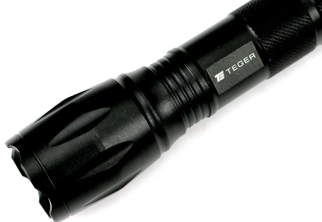 Latarka uniwersalna ładowana USB z funkcją POWER BANK 2200mAh XPS 300 lm Teger - obrazek 2